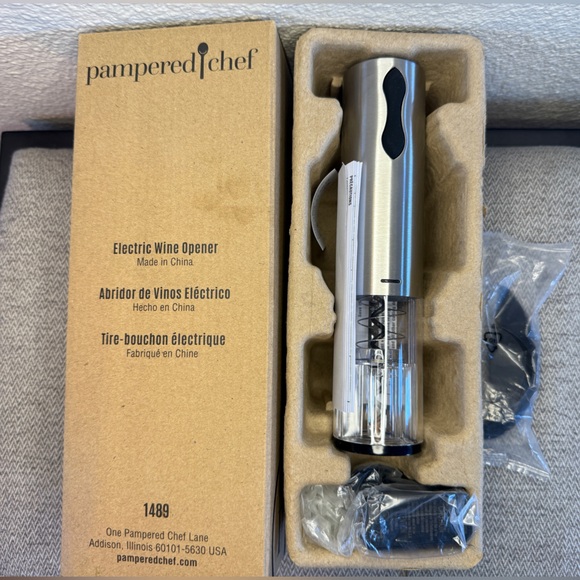 Electric Wine Opener + Wine Aerator Bundle — Pampered Chef - Picture 10 of 17